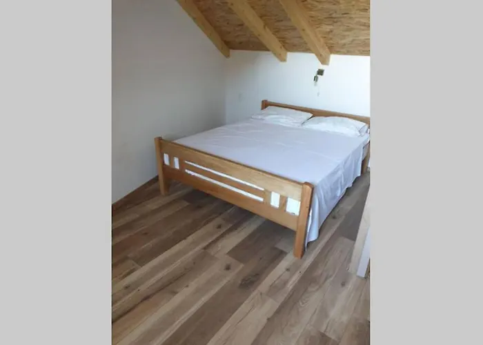 Дом отдыха Secluded In An Orchard, Island Pasman Mrljane